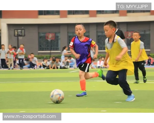 滚动的足球带你领略全球足球文化的魅力与激情 滚动的足球带你领略全球足球文化的魅力与激情